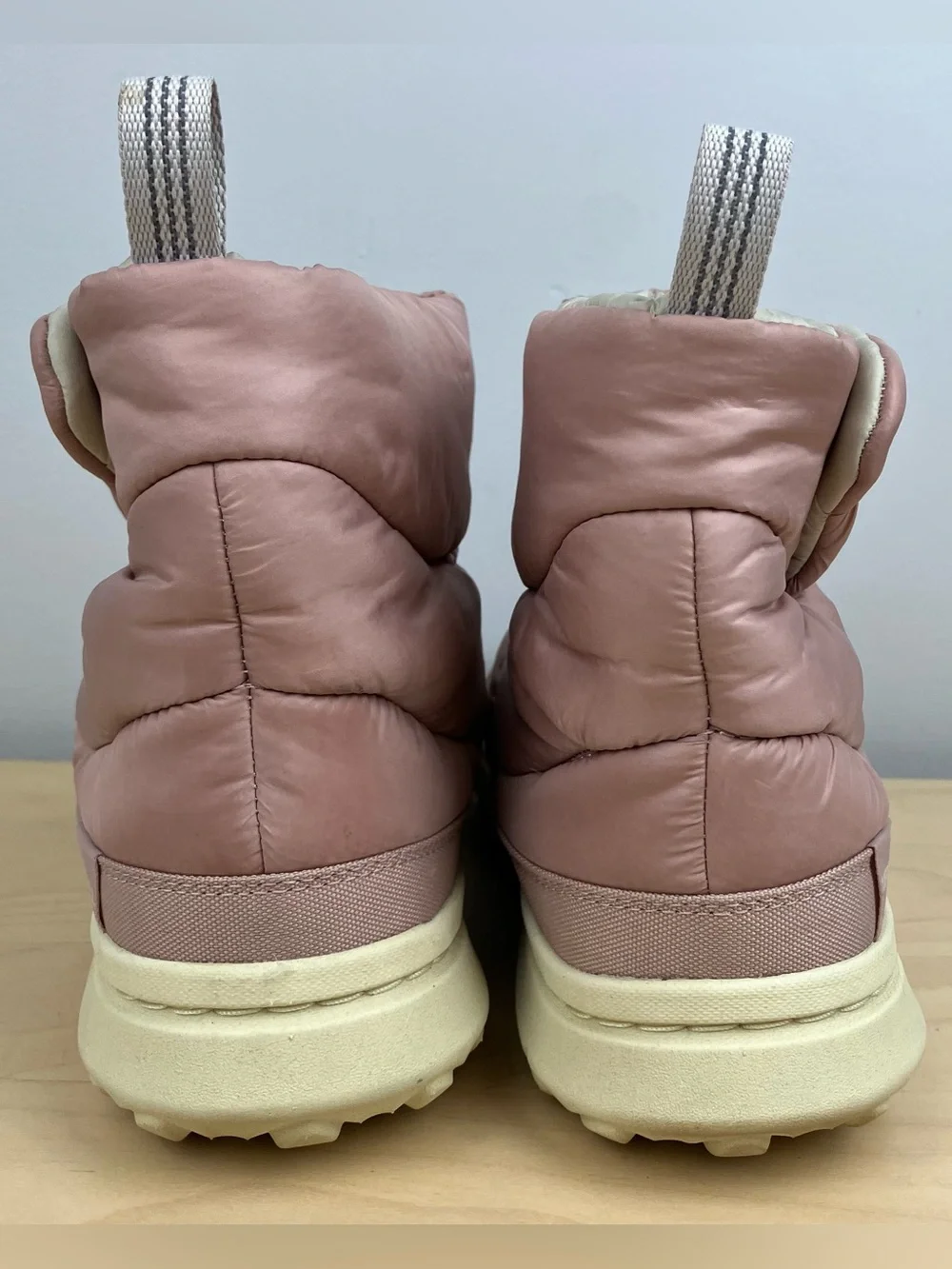 Merrell Women’s Size 10.0 Hut Moc 2 Quilted Ankle Puff Ankle Booties Pink